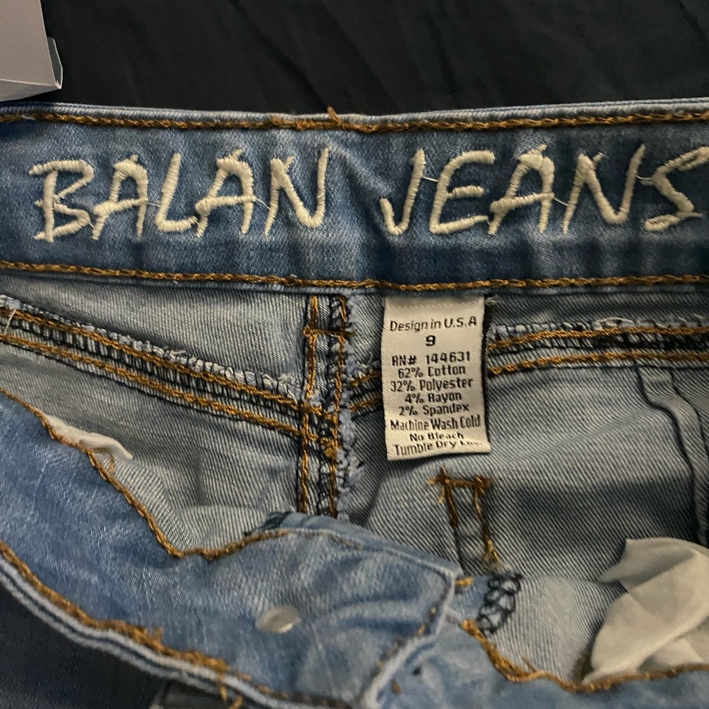 High Rise Ripped Jeans - Picture 3 of 3